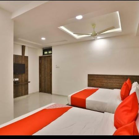 Hotel Pathik Villa Ahmedabad Exteriör bild