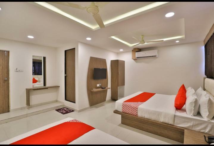 Hotel Pathik Villa Ahmedabad Exteriör bild