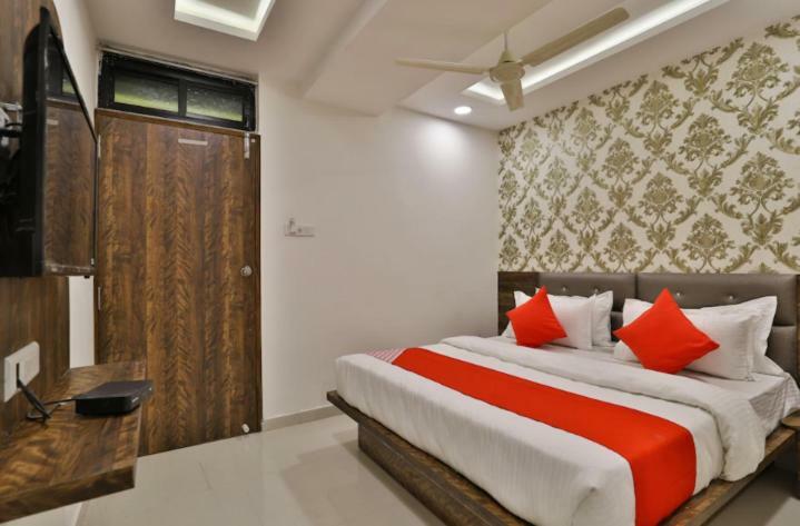 Hotel Pathik Villa Ahmedabad Exteriör bild