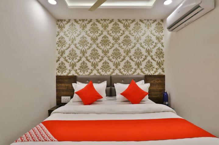 Hotel Pathik Villa Ahmedabad Exteriör bild