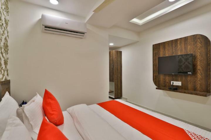 Hotel Pathik Villa Ahmedabad Exteriör bild
