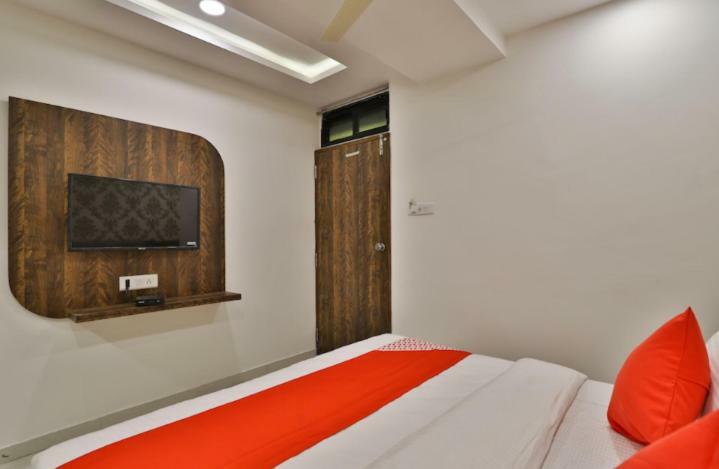 Hotel Pathik Villa Ahmedabad Exteriör bild