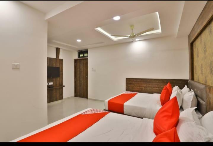 Hotel Pathik Villa Ahmedabad Exteriör bild