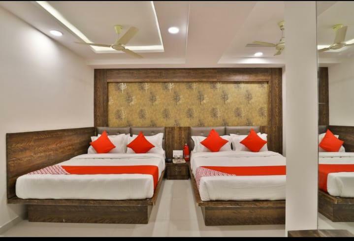 Hotel Pathik Villa Ahmedabad Exteriör bild